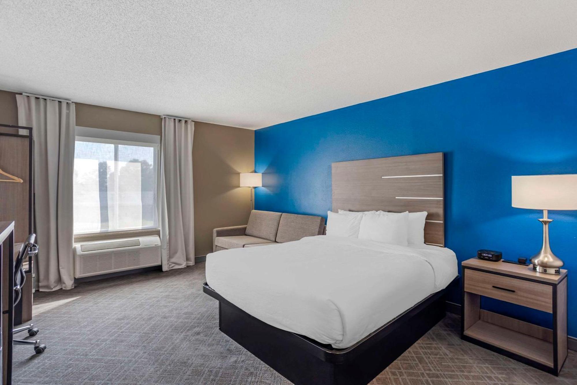 Hotel Comfort & Harrisburg-hershey North 3*