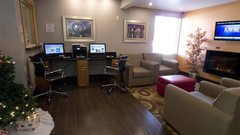 Hotel Comfort & Harrisburg-hershey North 3*