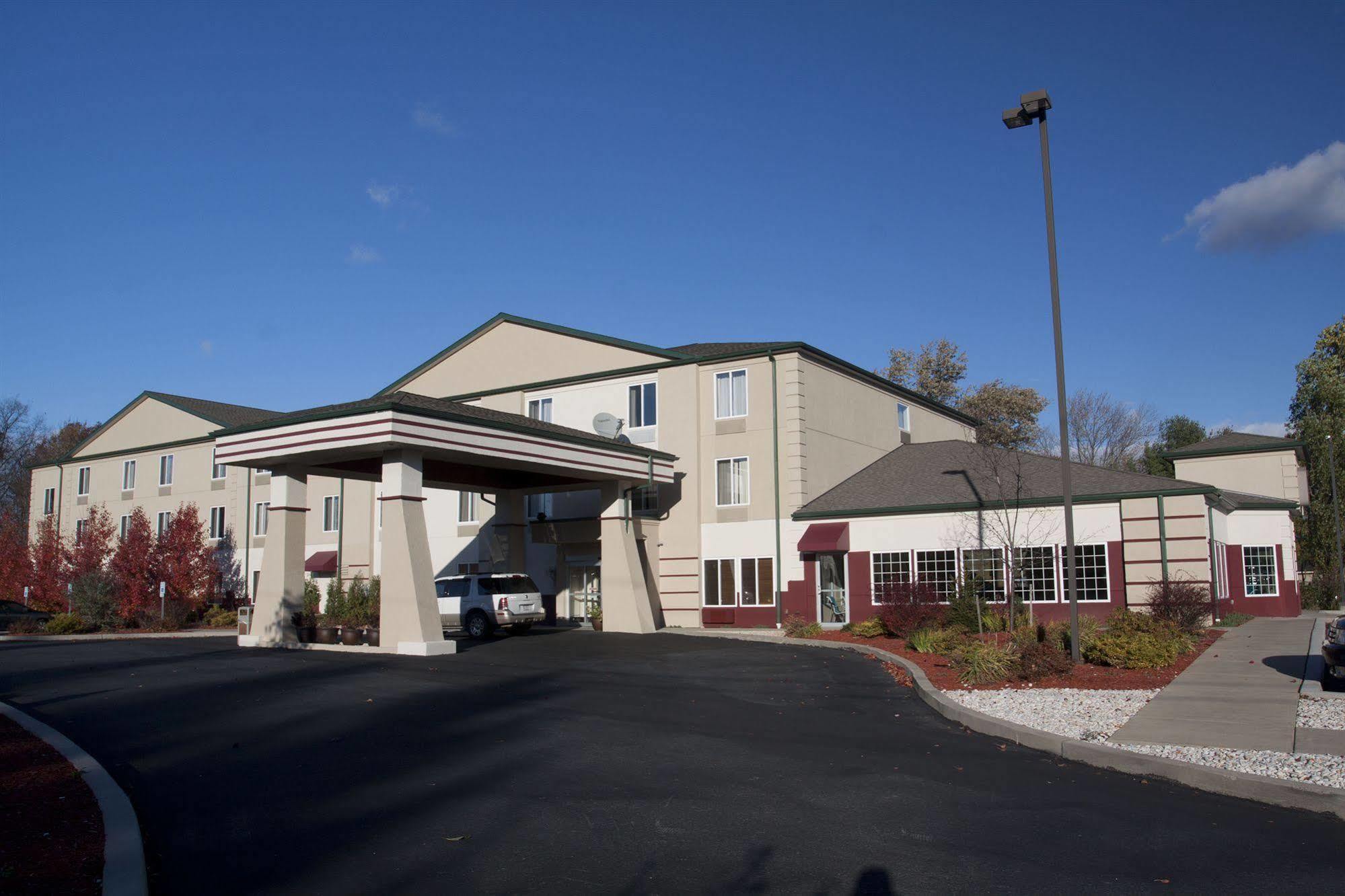 Hotel Comfort & Harrisburg-hershey North 3*